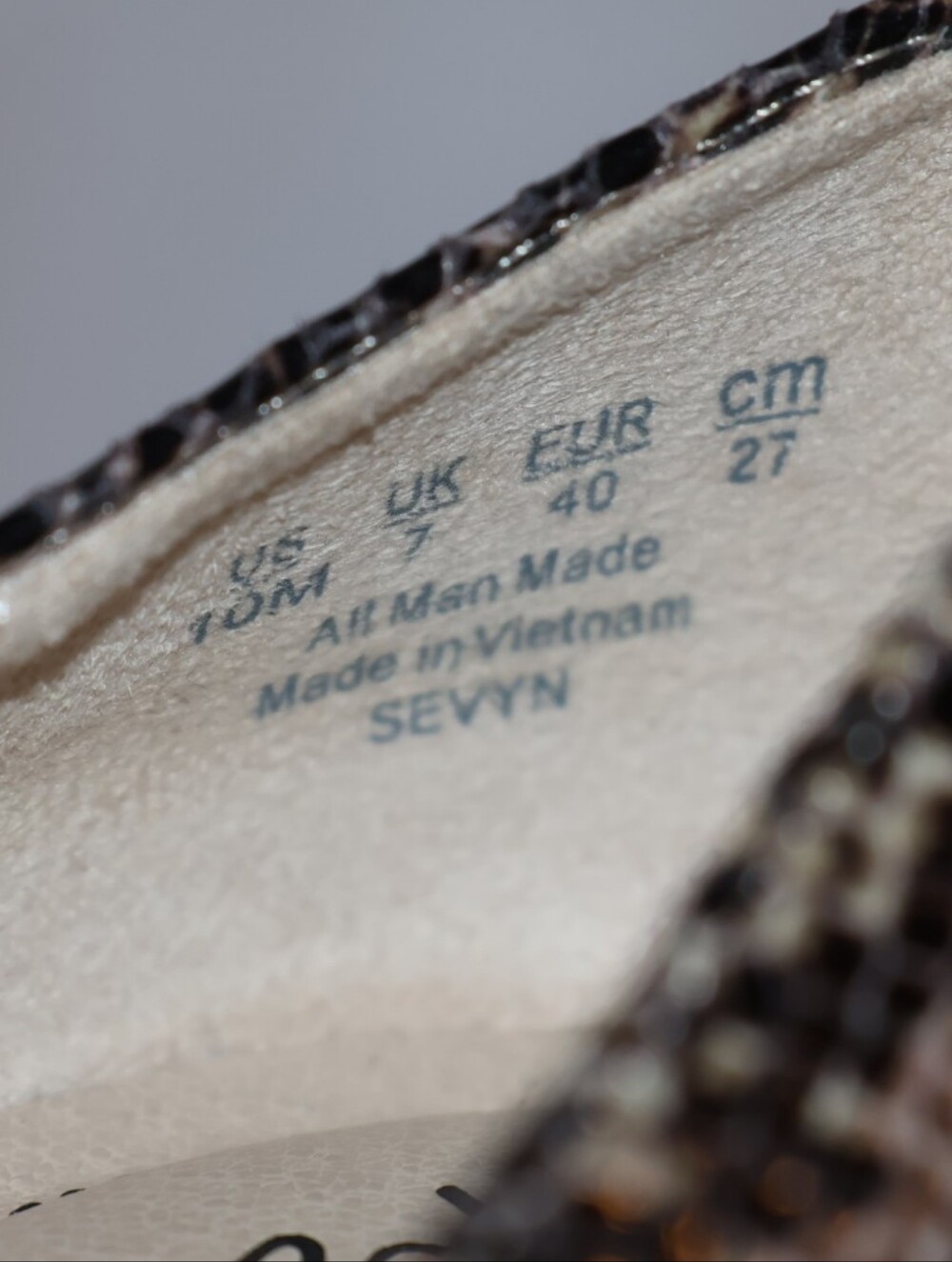 Life Stride Faux Snakeskin Pointed Toe Flex Heels in Cream and Black. - Picture 9 of 13
